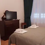 Appartament La Maison Petit نابولي